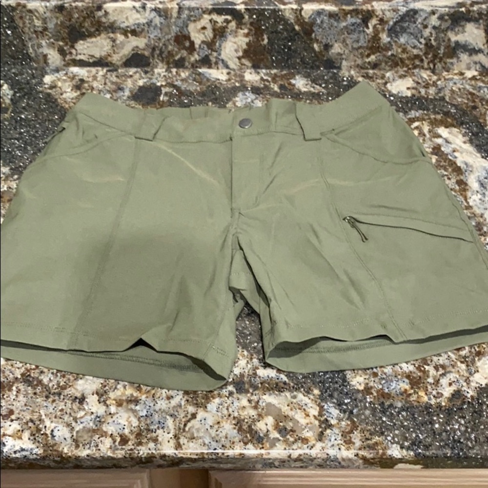 Duluth Trading Co Shorts